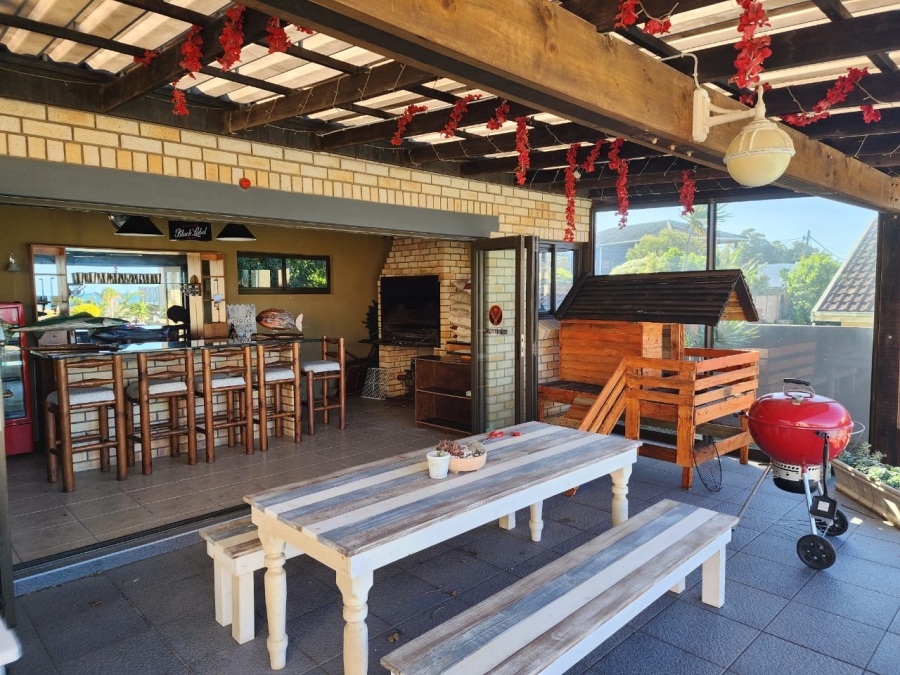 3 Bedroom Property for Sale in Winterstrand Eastern Cape